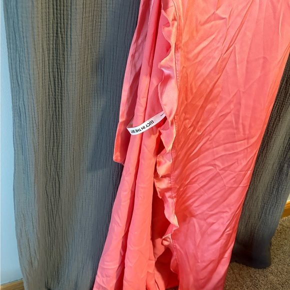 Lucy in the Sky Satin Front Twist Strappy Maxi Dress in Coral Size Large - Picture 4 of 12
